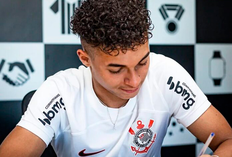 Com multa superior a R$ 30 milhões, cuiabano de 16 anos assina com o Corinthians