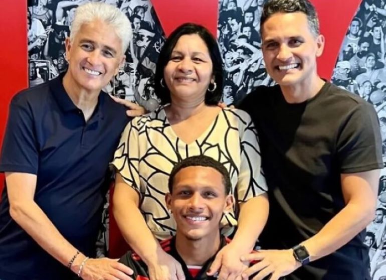 Jogador cuiabano assina contrato profissional com o Flamengo