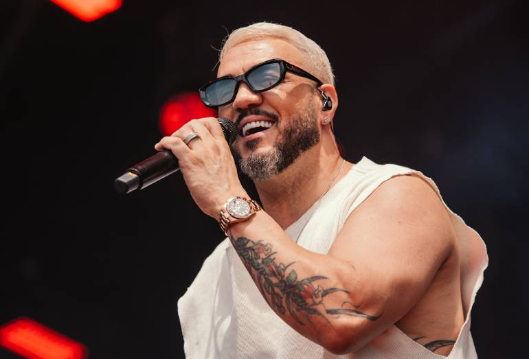 FM O Dia libera show de Belo na Maratona da Alegria 2024