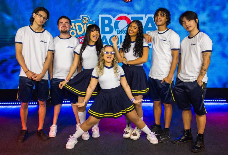FM O Dia promove mais uma edição do Bota Pra Aquecer com show da dupla Kysha e Mine para escola vencedora