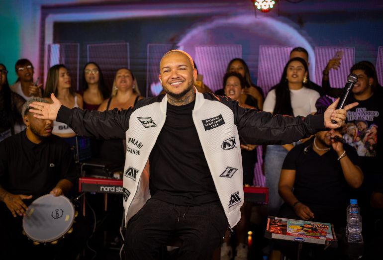 Suel resgata essência dos anos 2000 em novo audiovisual